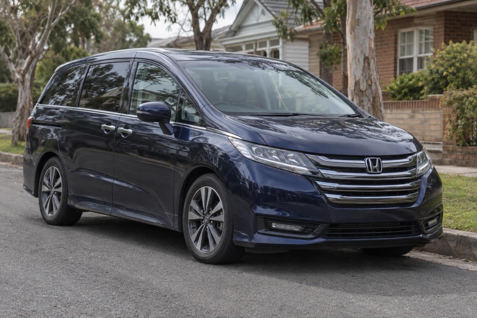 Honda Odyssey RC4 hybrid, eight-seat grades with a third row that folds under the floor