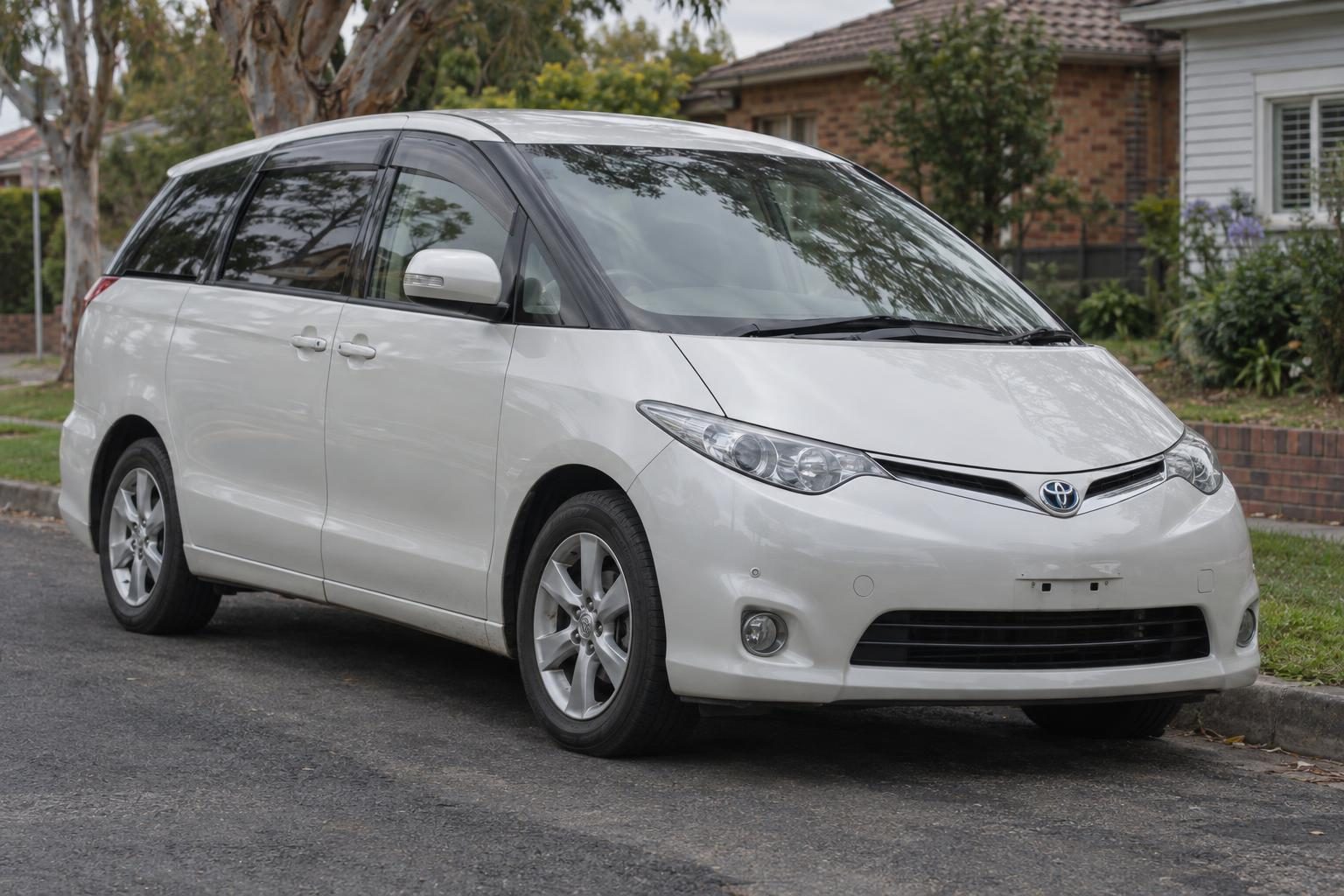 Toyota Estima AHR20W hybrid, eight-seat Aeras grade with a third row that folds into the floor