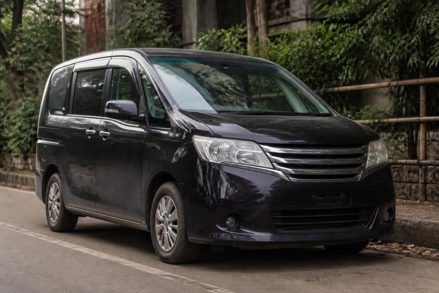 Nissan Serena — used car available in Bangladesh