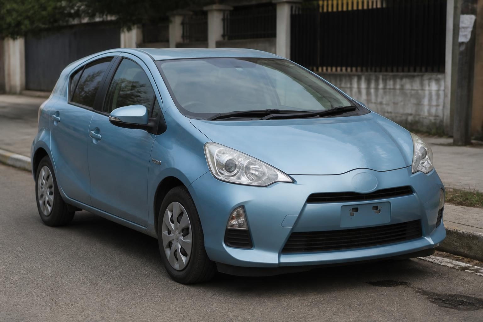 2016 Toyota Aqua — used car available in Tanzania