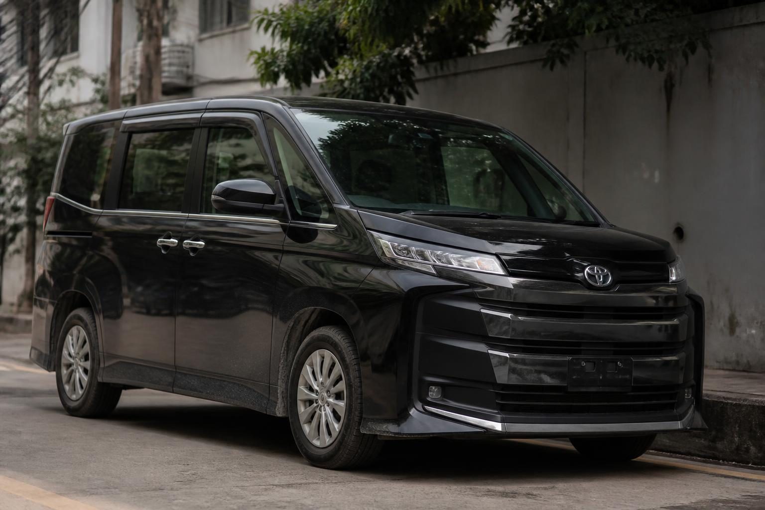 2024 Toyota Noah — used car available in Bangladesh