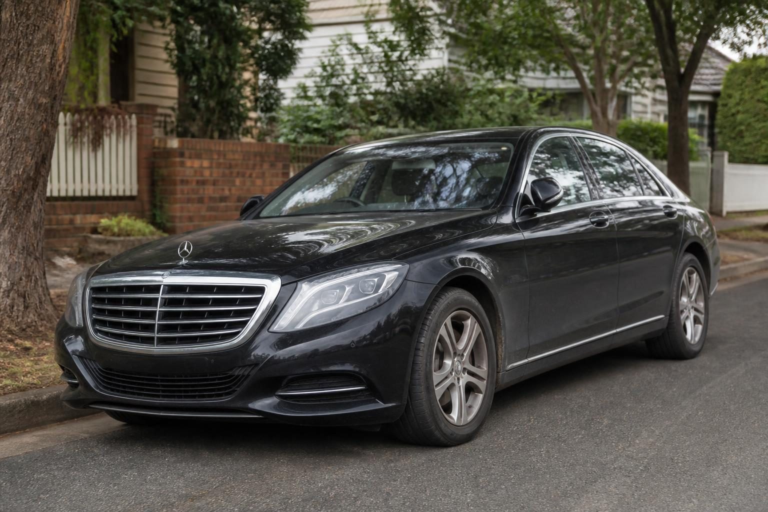 Silver 2014 Mercedes-Benz S-Class S400 Hybrid sedan — 43,747 km W222 Japanese-import example