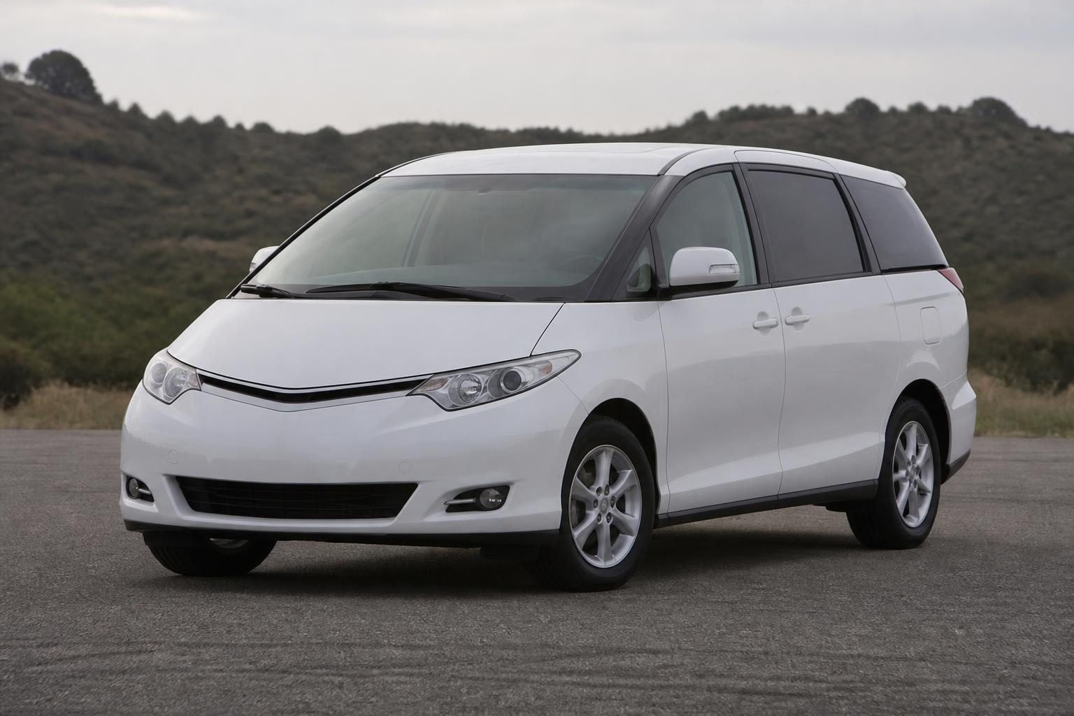 2023 Nissan Serena C28 e-POWER white minivan on a Japanese road, representing the current generation available for import.