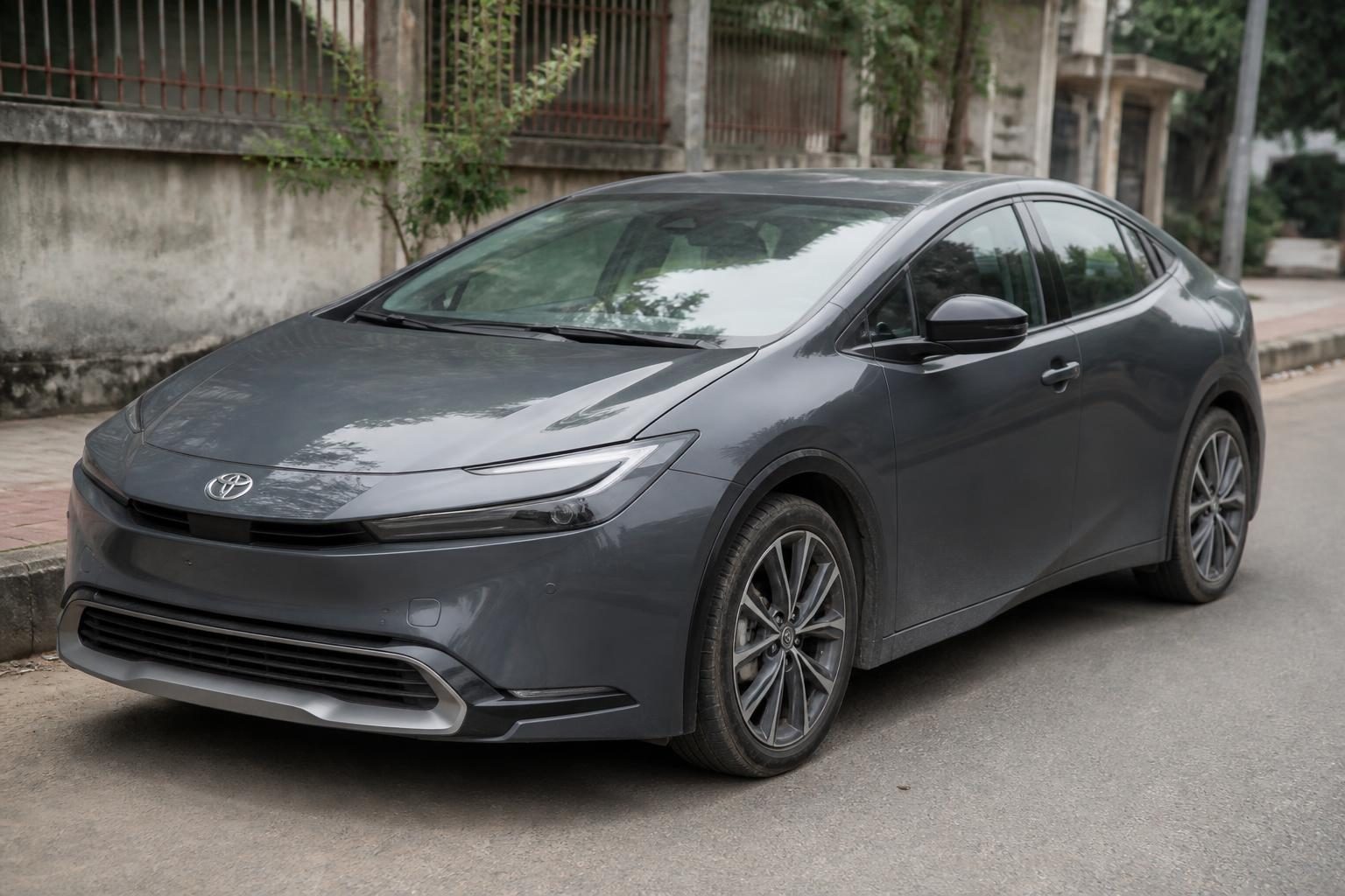 2023 Toyota Prius — used car available in Bangladesh