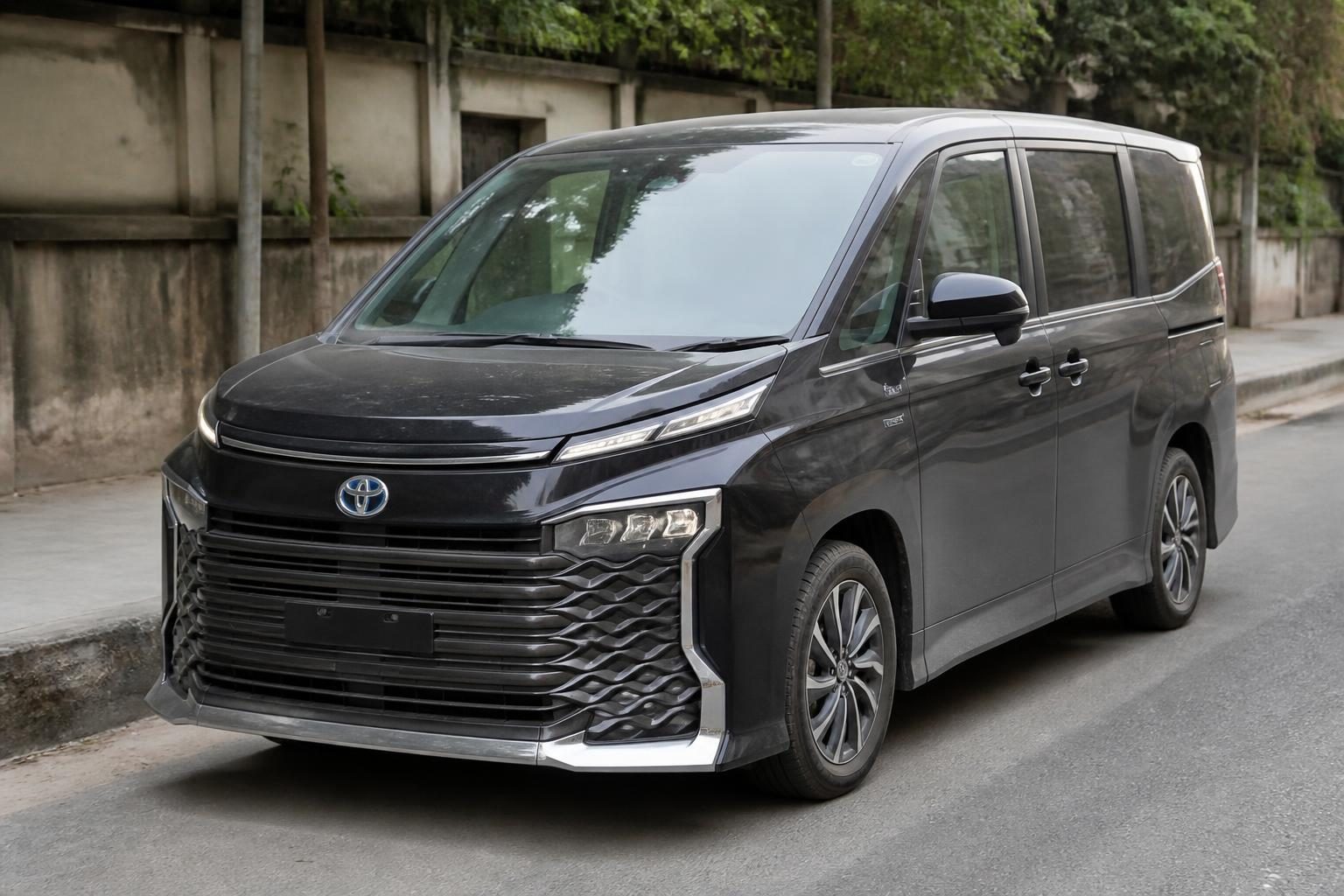 2023 Toyota Voxy — used car available in Bangladesh