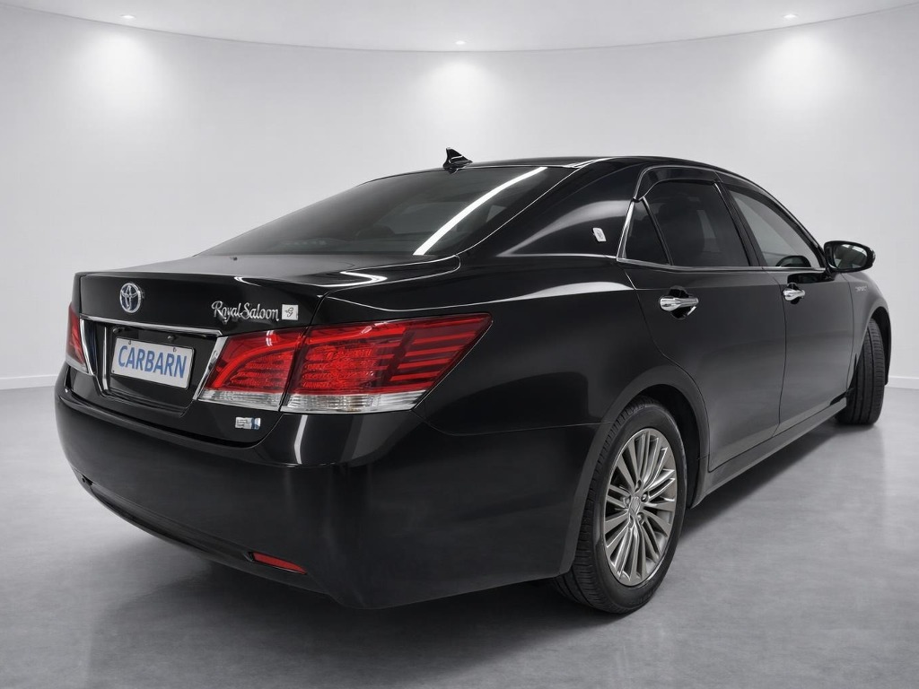 2015 Toyota Crown Royal Saloon vehicle photo photo 6