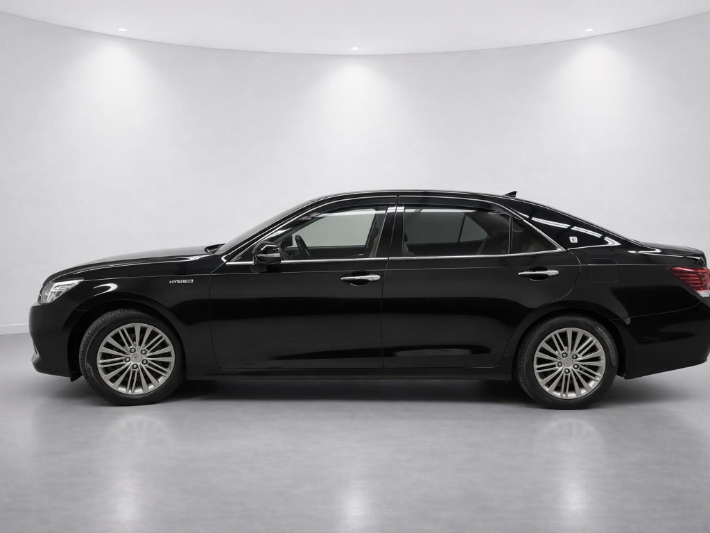 2015 Toyota Crown Royal Saloon vehicle photo photo 3