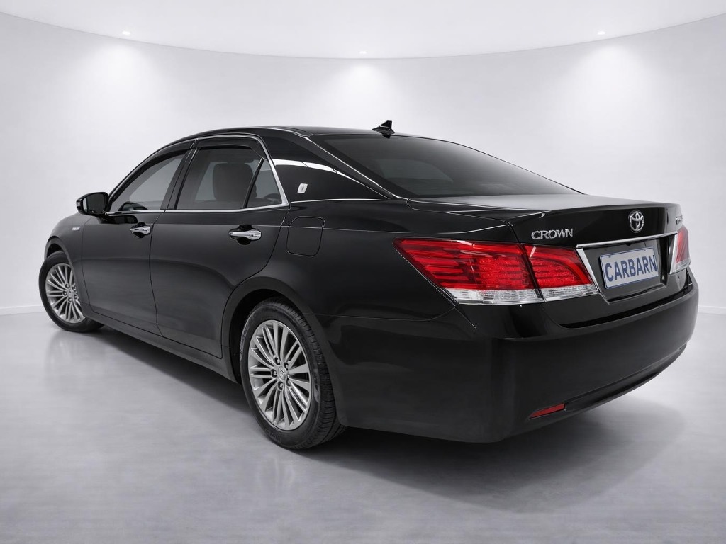 2015 Toyota Crown Royal Saloon vehicle photo photo 4