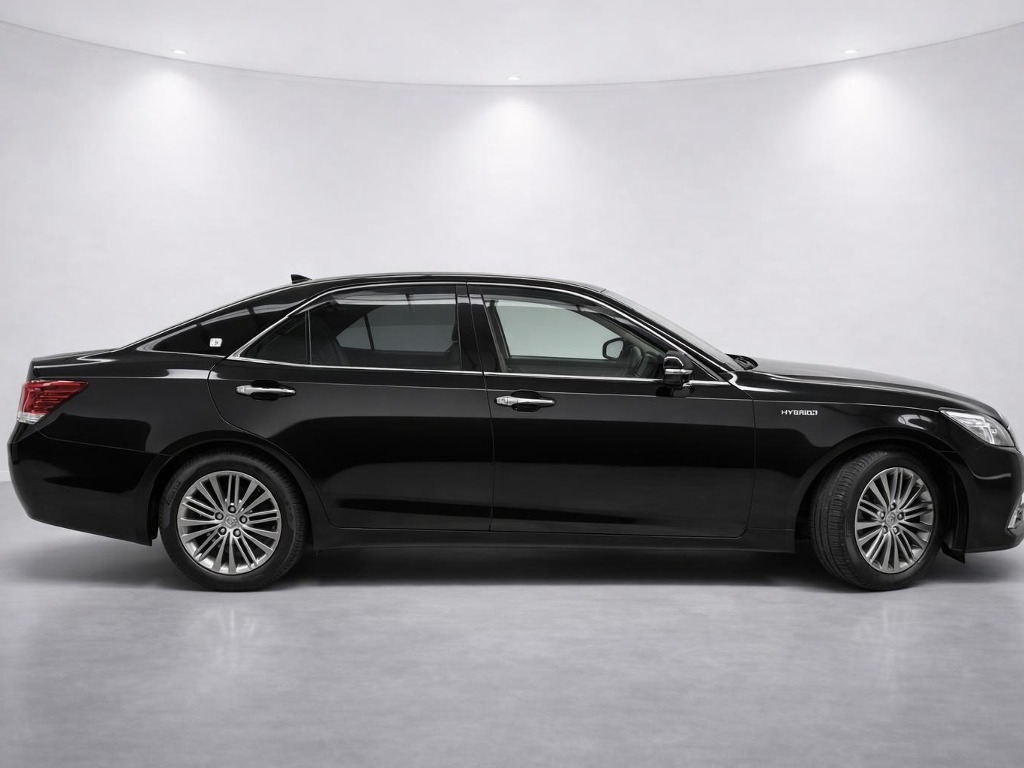 2015 Toyota Crown Royal Saloon vehicle photo photo 7