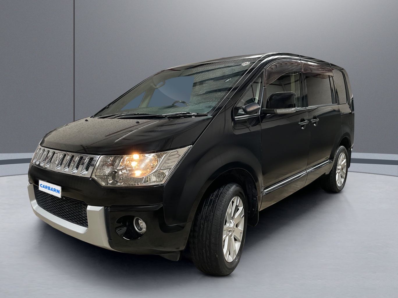 2013 Mitsubishi Delica vehicle photo photo 2
