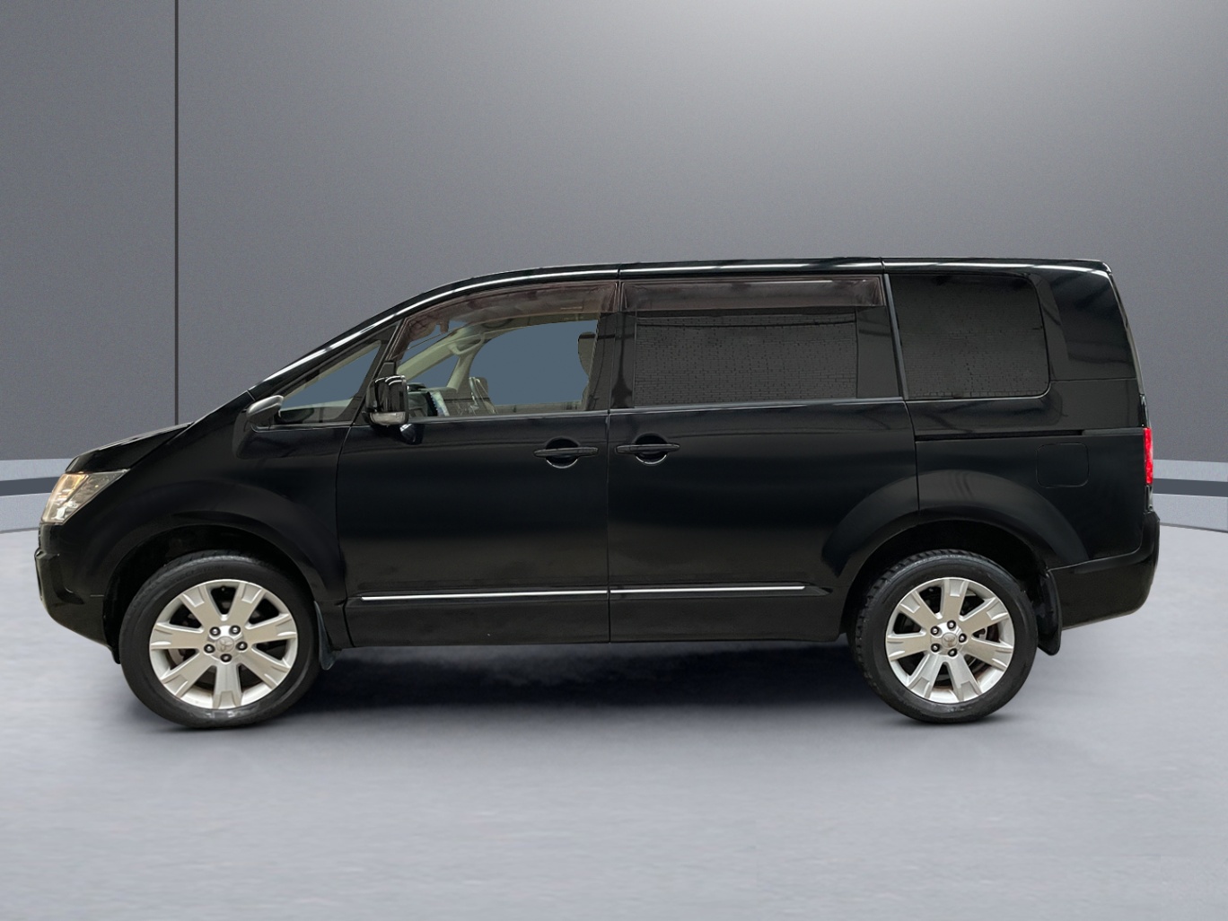 2013 Mitsubishi Delica vehicle photo photo 3