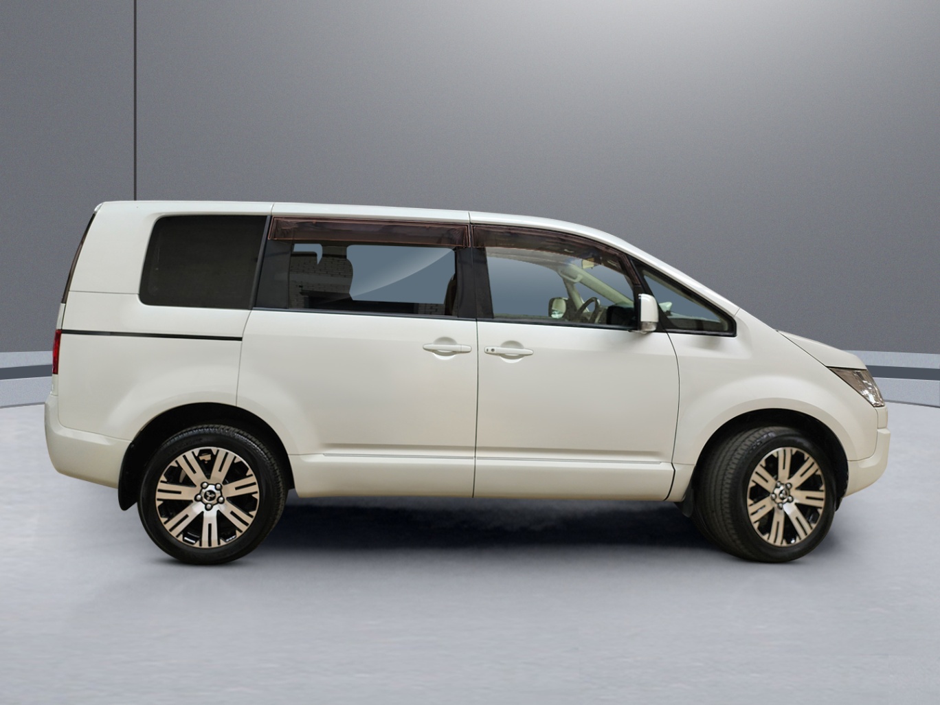 2014 Mitsubishi Delica CV1W, 4N14 vehicle photo photo 7