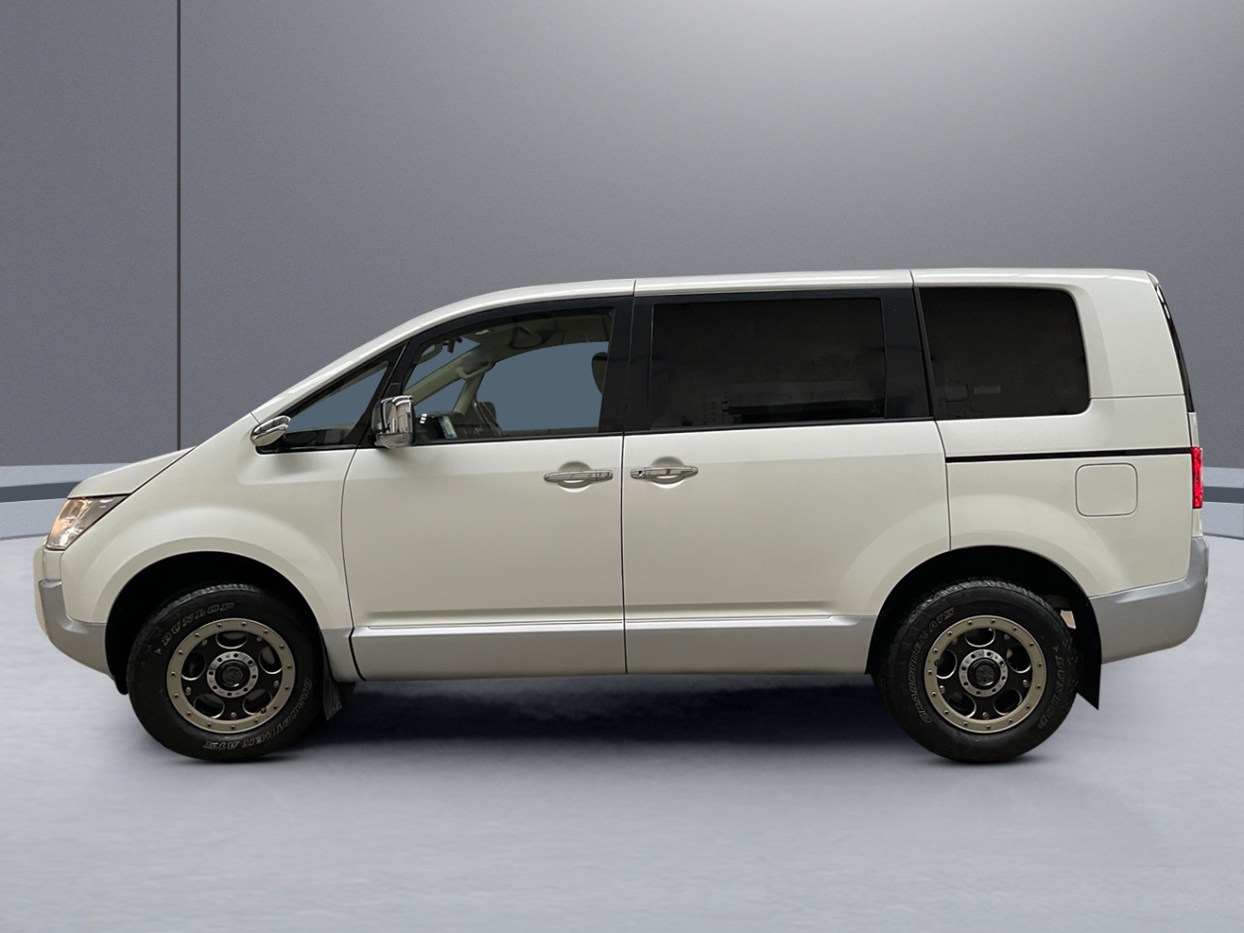 2015 Mitsubishi Delica D:5 D Power Package vehicle photo photo 3