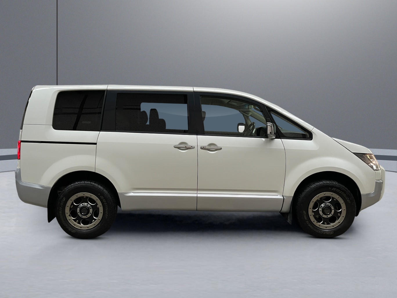 2015 Mitsubishi Delica D:5 D Power Package vehicle photo photo 7