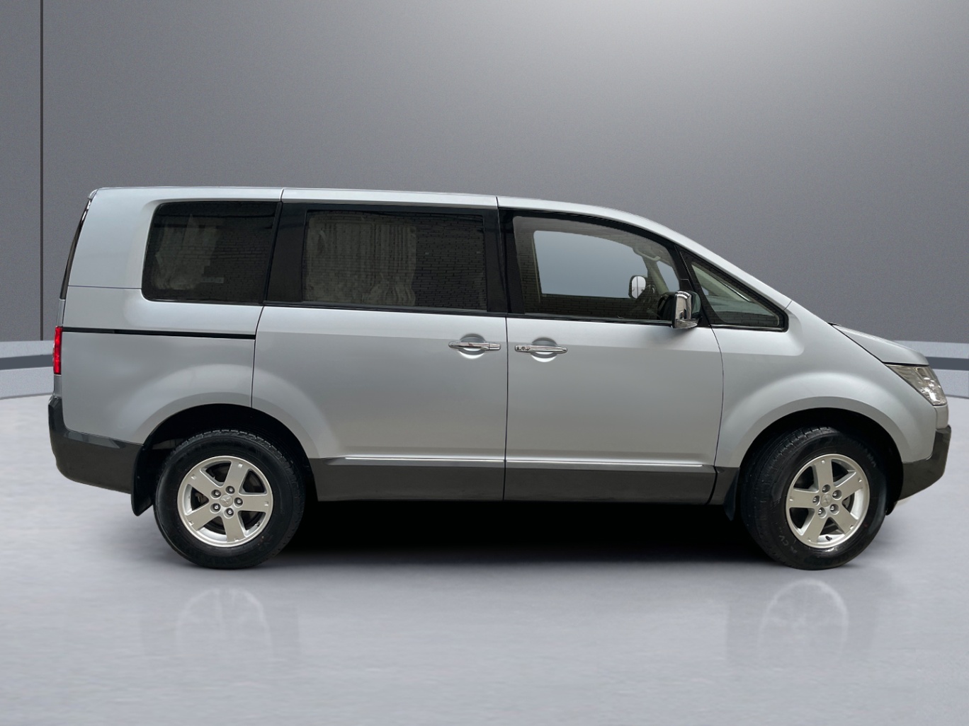2015 Mitsubishi Delica Hybrid 2.2 L Wagon 8-Seater, CV1W, 4N14 vehicle photo photo 6