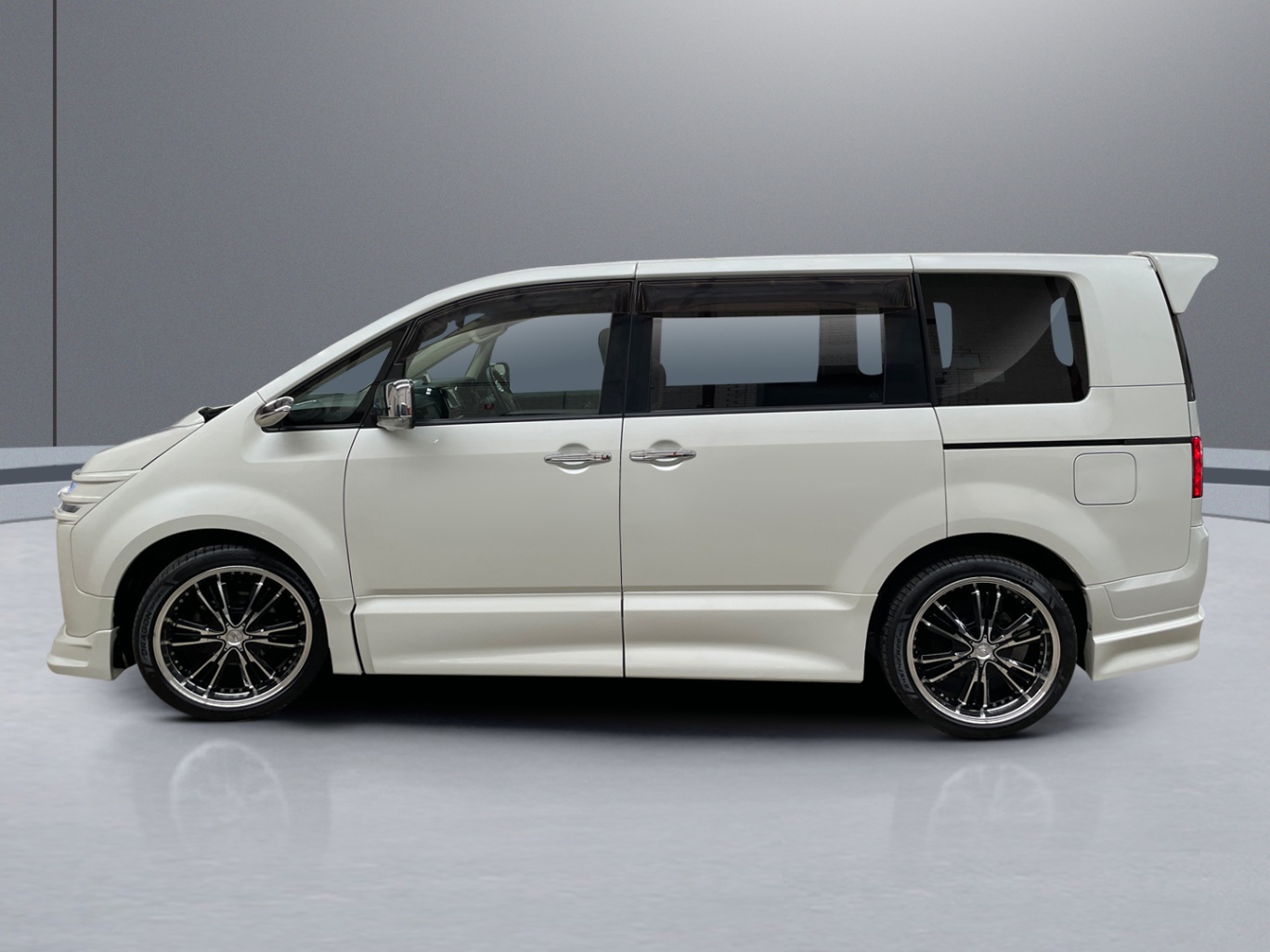 2010 Mitsubishi Delica 2.4 L Wagon 7-Seater, CV5W, 4B12 vehicle photo photo 3