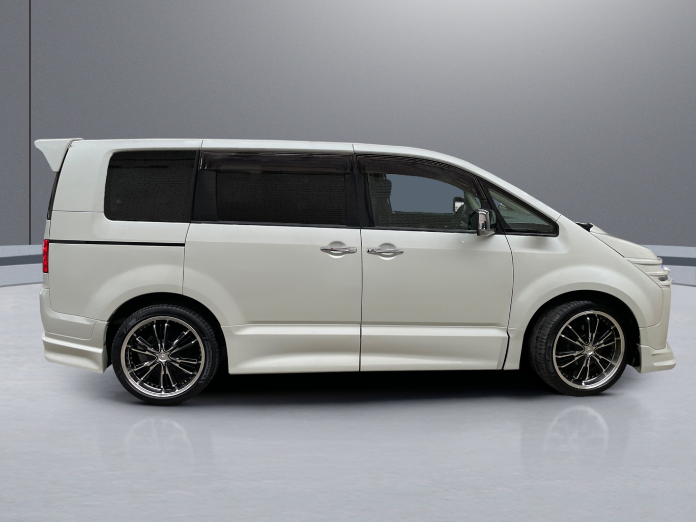 2010 Mitsubishi Delica 2.4 L Wagon 7-Seater, CV5W, 4B12 vehicle photo photo 7