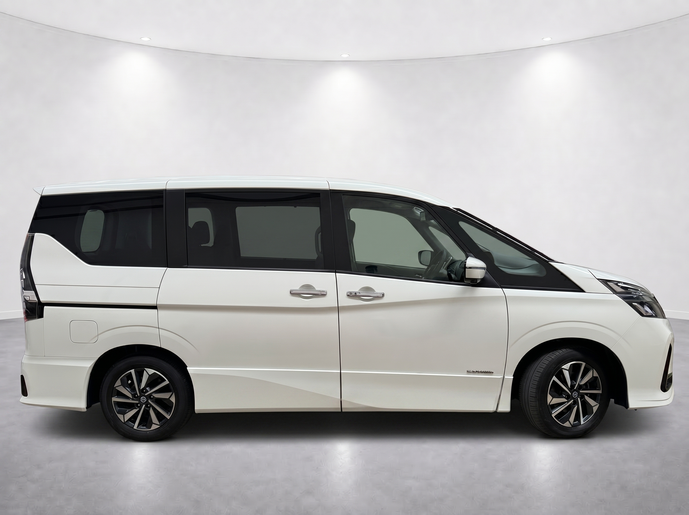 2021 Nissan Serena Highway Star V vehicle photo photo 7