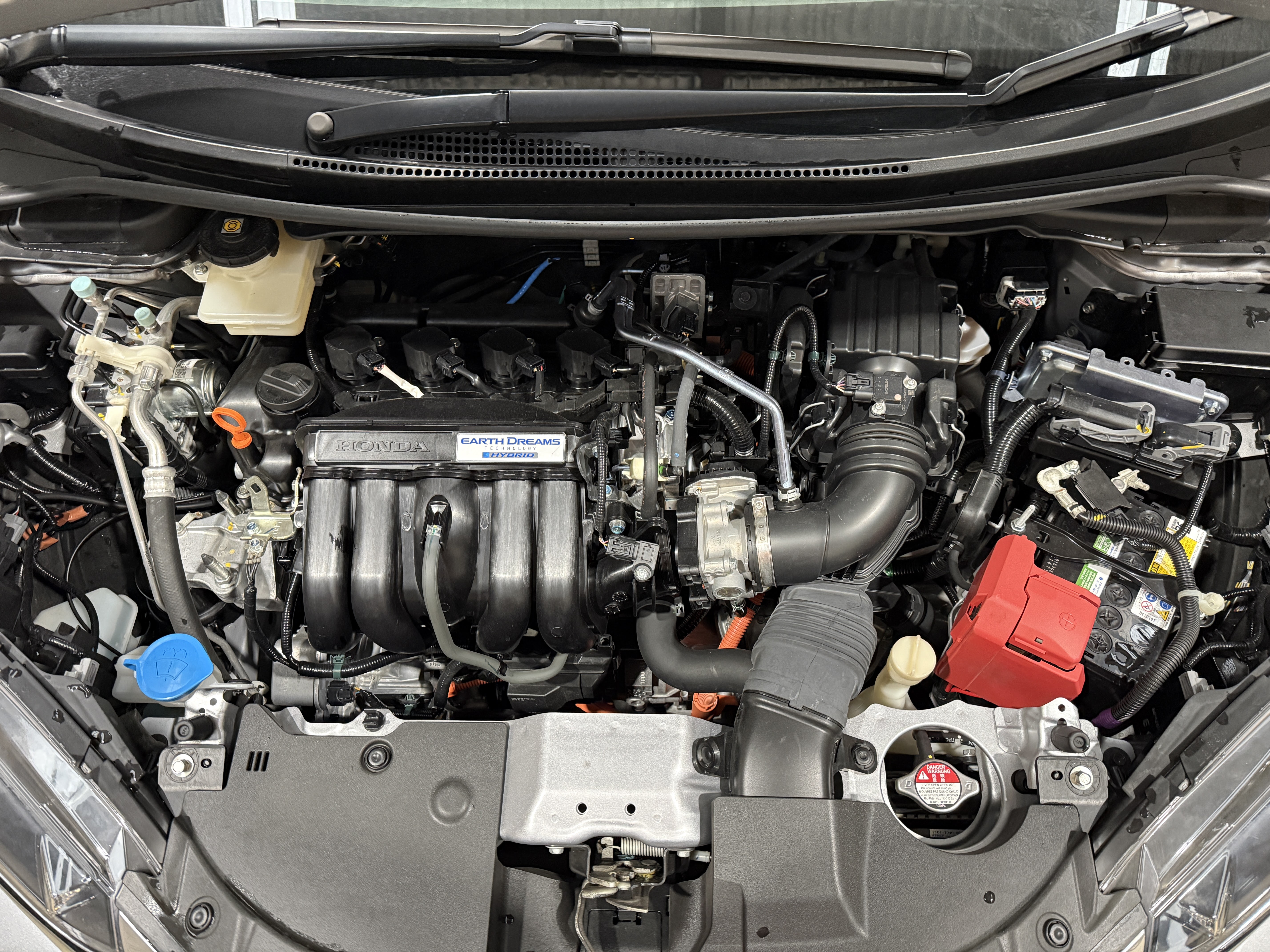 2020 Honda Shuttle Hybrid Honda Sensing engine bay