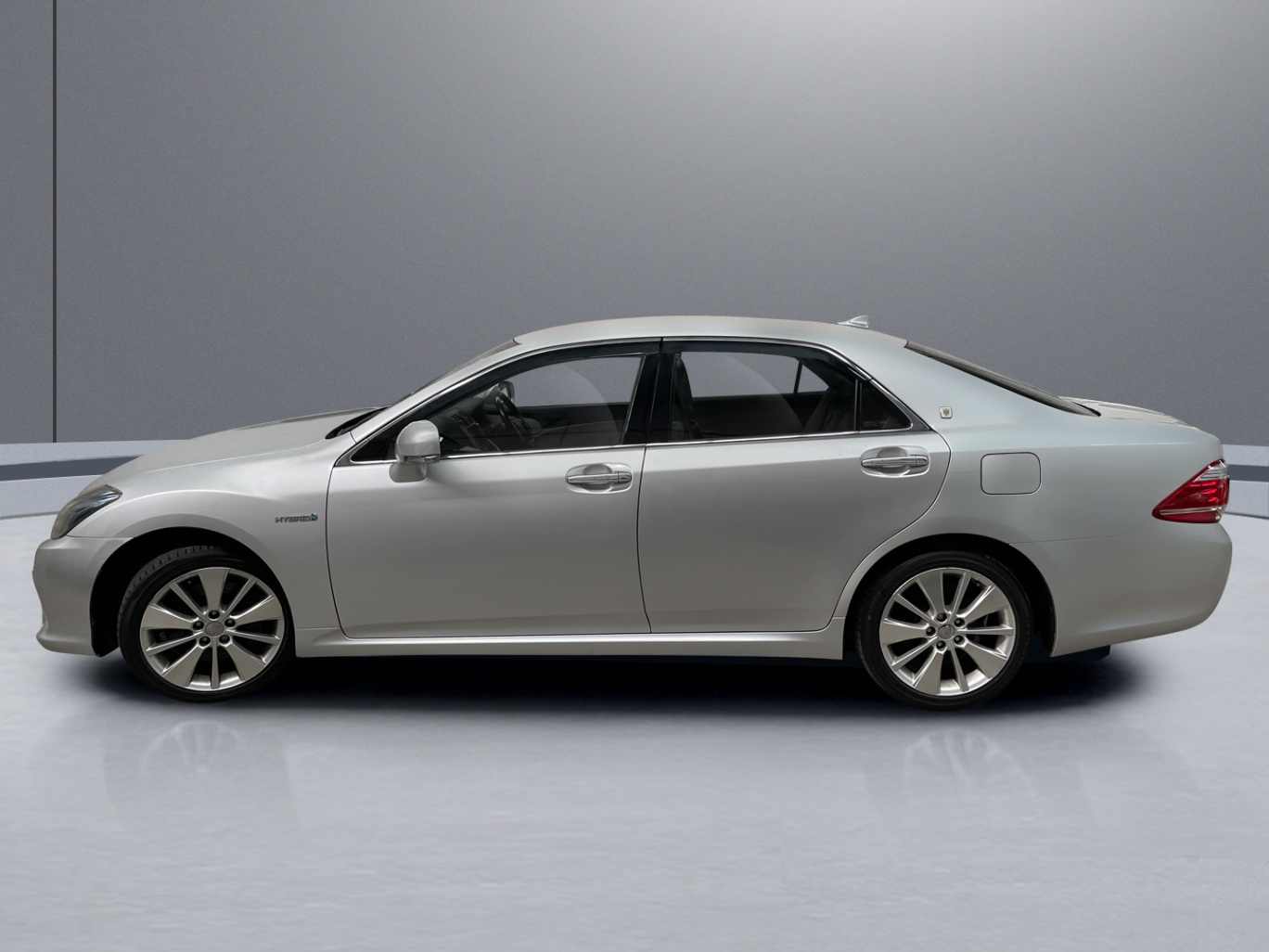 2011 Toyota Crown Hybrid Anniversary Edition vehicle photo photo 3
