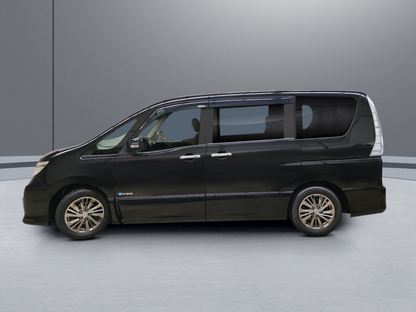 2014 Nissan Serena Hybrid vehicle photo photo 3
