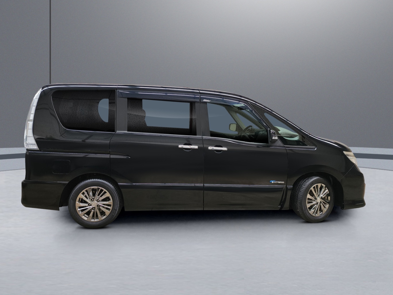 2014 Nissan Serena Hybrid vehicle photo photo 7