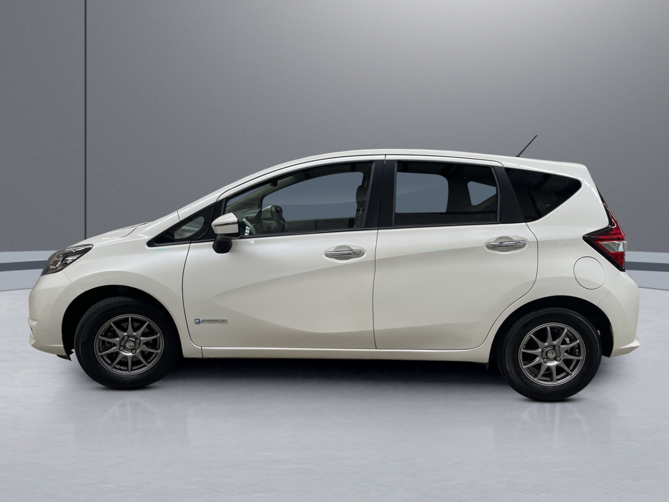 2017 Nissan Note e-POWER X vehicle photo photo 3