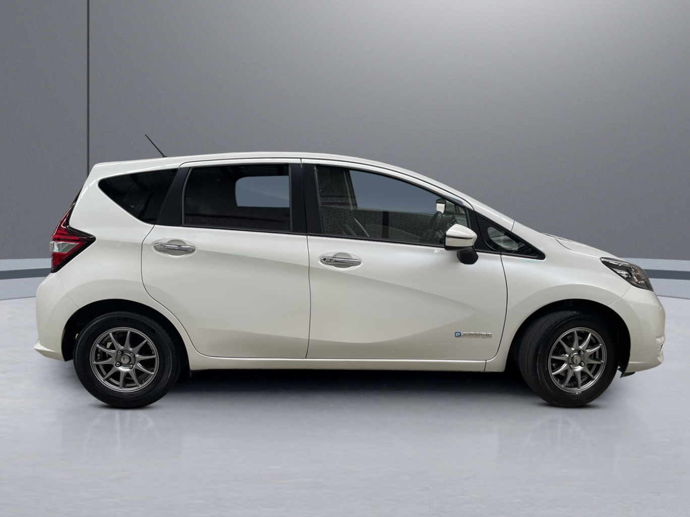 2017 Nissan Note e-POWER X vehicle photo photo 7