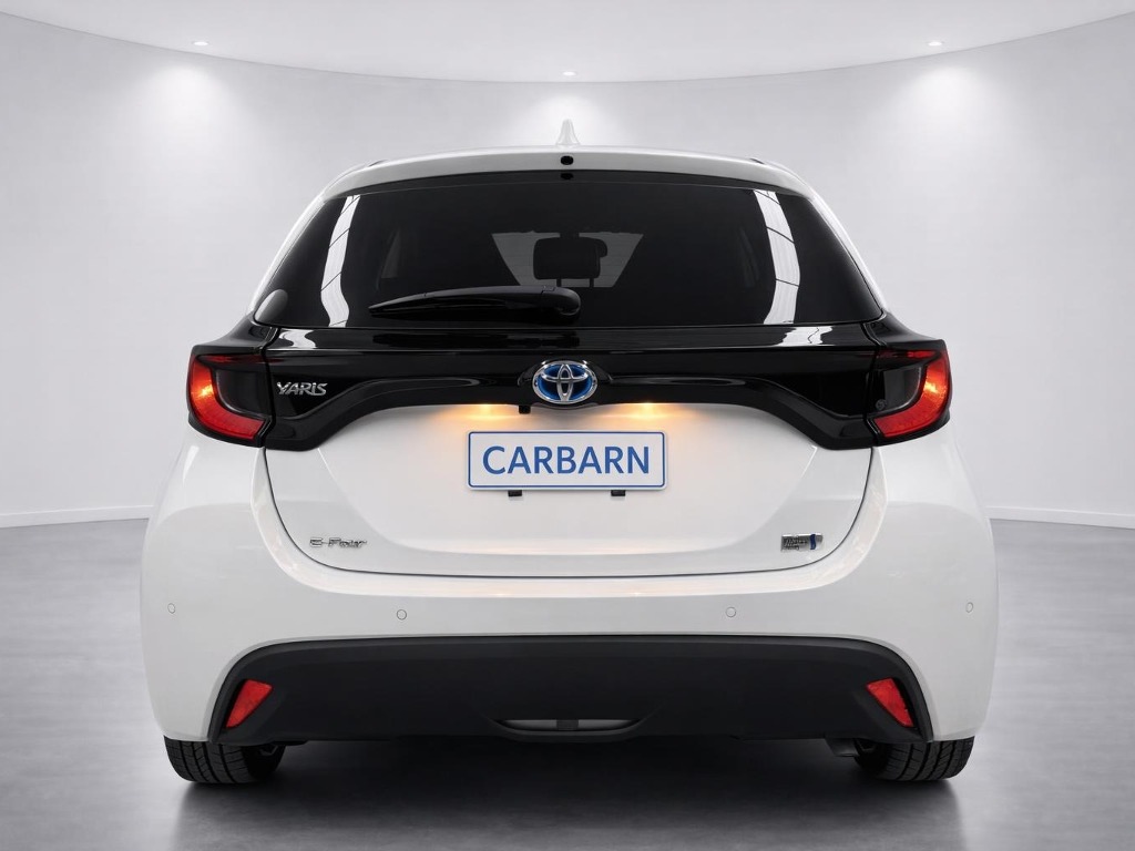 2023 Toyota Yaris 4WD Hybrid X rear exterior photo 2