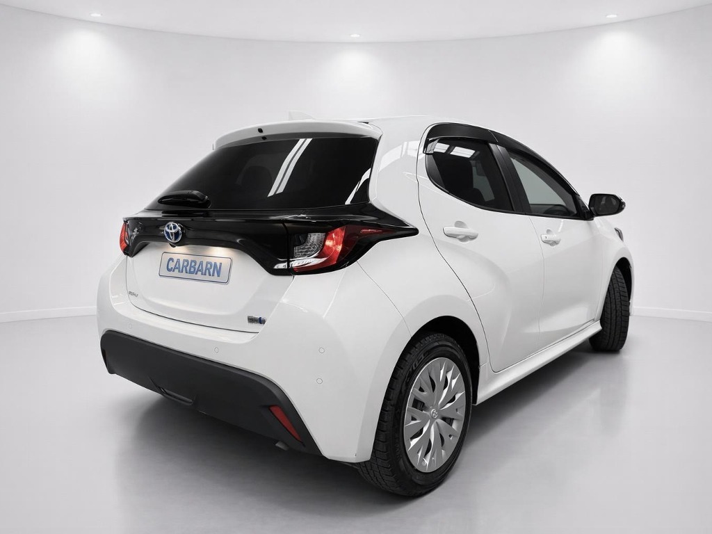 2023 Toyota Yaris 4WD Hybrid X rear exterior photo 3