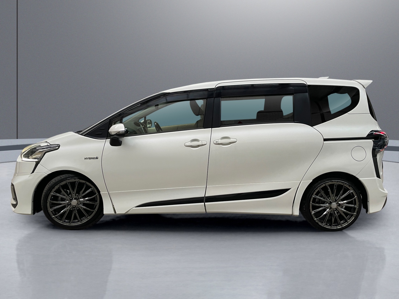 2015 Toyota Sienta Hybrid Wagon 1.5L NHP170, 1NZ-FXE vehicle photo photo 3