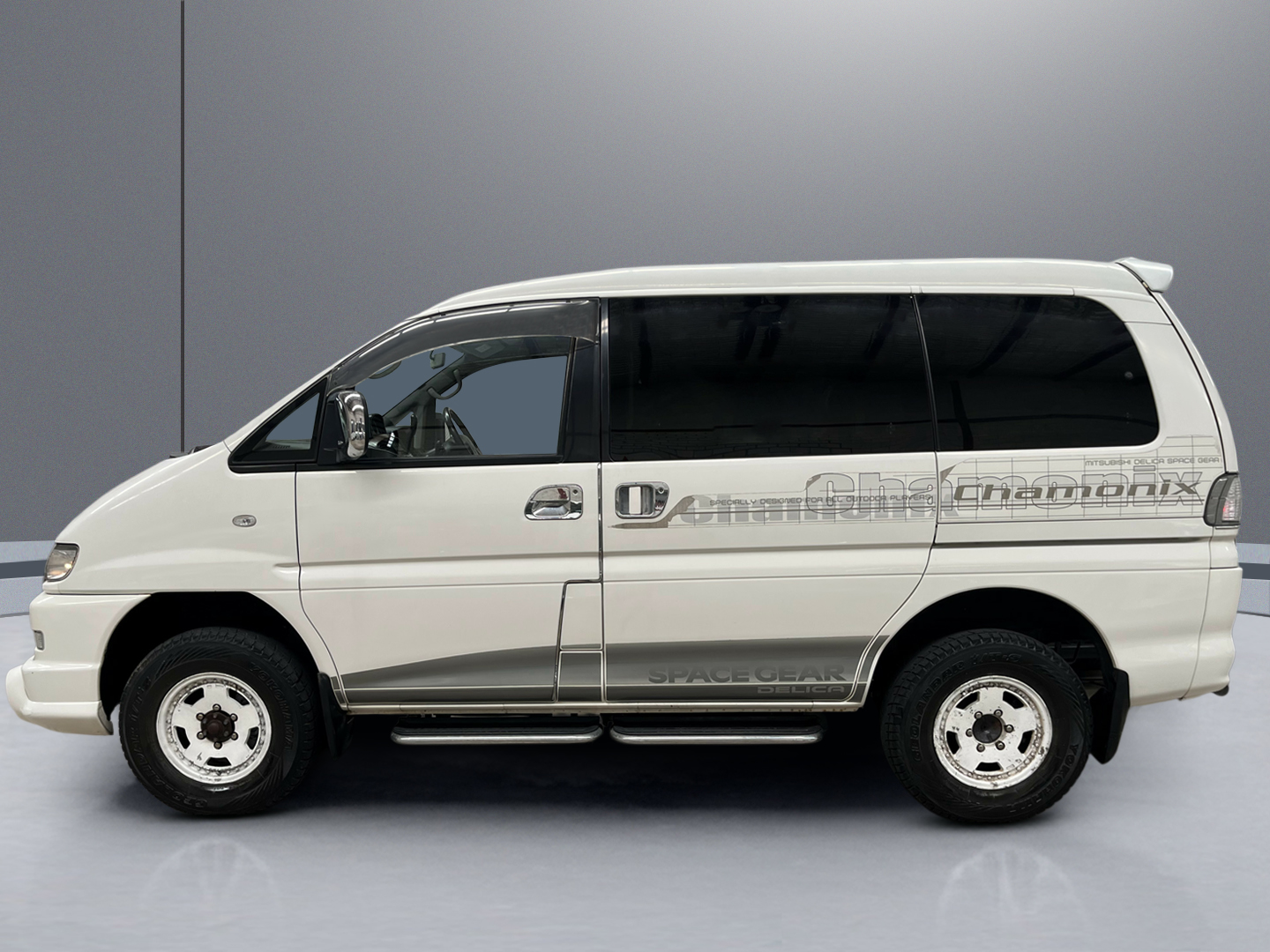 2000 Mitsubishi Delica Space Gear Chamonix vehicle photo photo 3