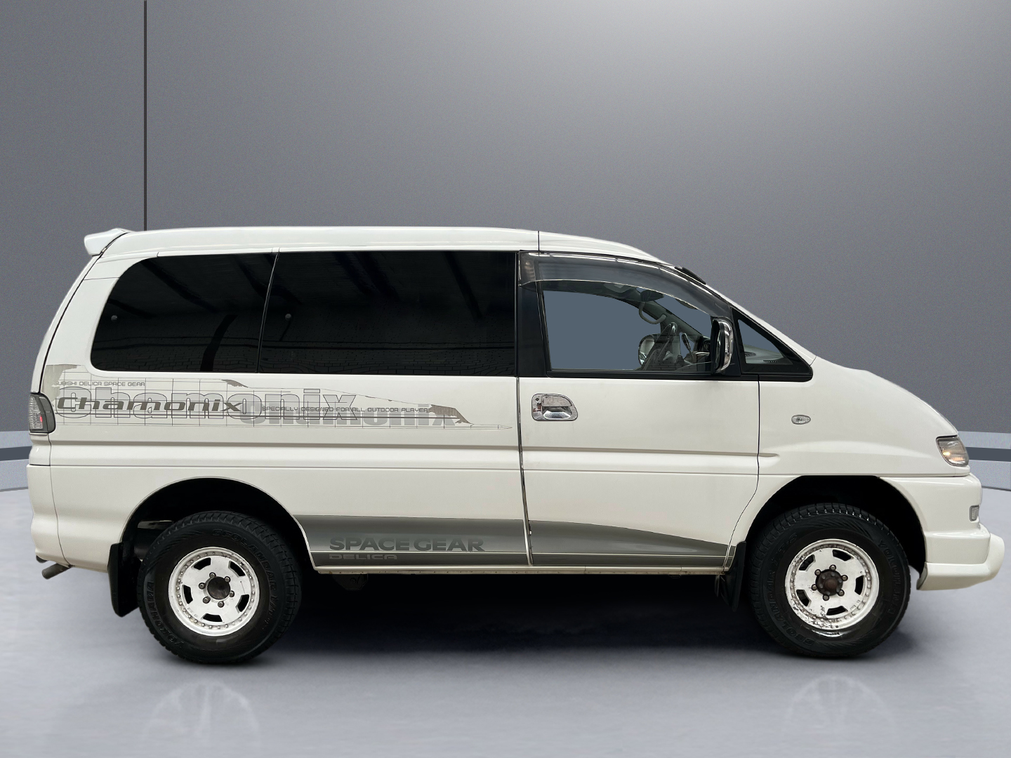 2000 Mitsubishi Delica Space Gear Chamonix vehicle photo photo 7