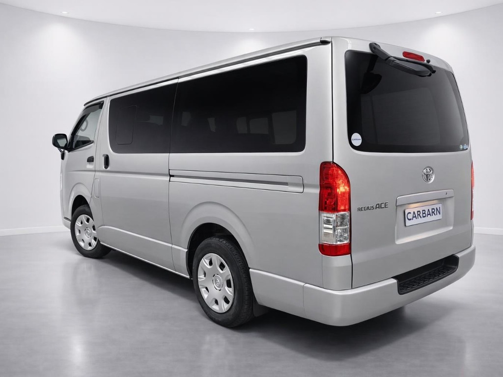 2019 Toyota Hiace DX GL vehicle photo photo 4