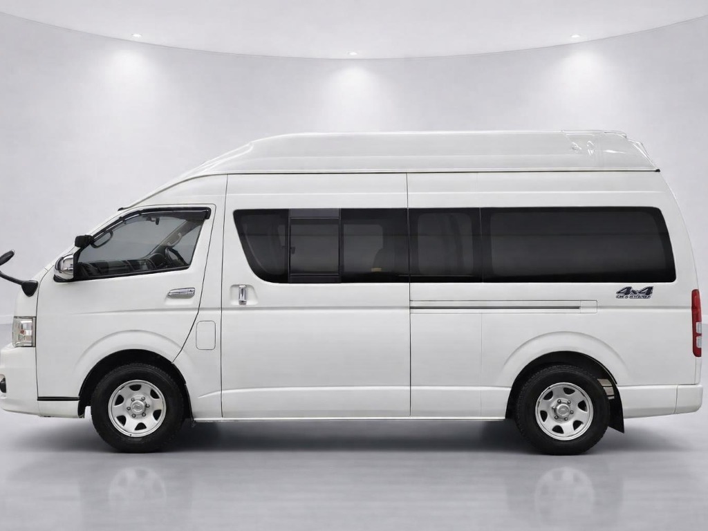 2013 Toyota Hiace DX side exterior photo 3