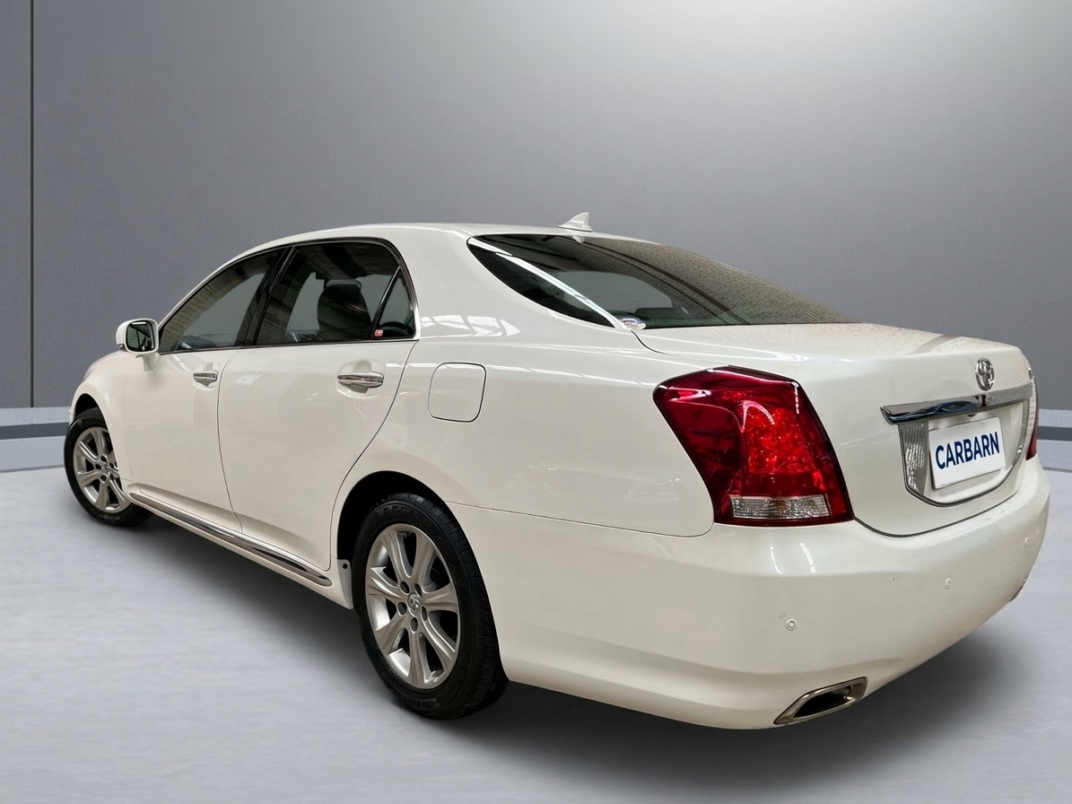 2012 Toyota Crown Majesta 4D vehicle photo photo 4