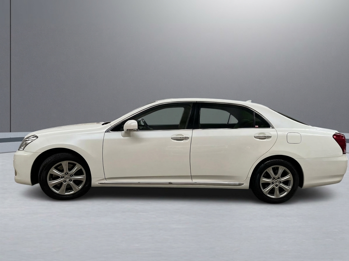 2012 Toyota Crown Majesta 4D vehicle photo photo 3