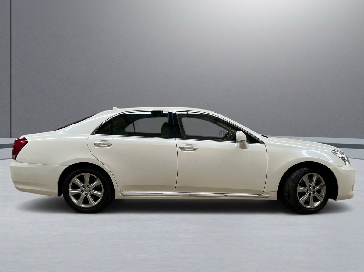 2012 Toyota Crown Majesta 4D vehicle photo photo 7