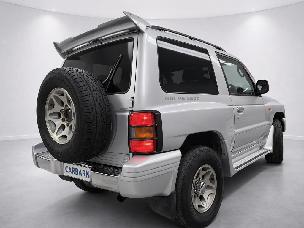 1998 Mitsubishi Pajero 4WD rear exterior photo 3