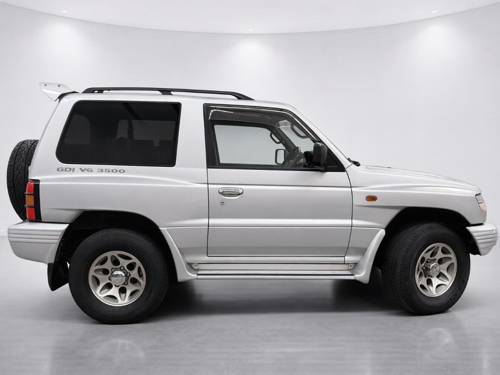 1998 Mitsubishi Pajero 4WD side exterior photo 2