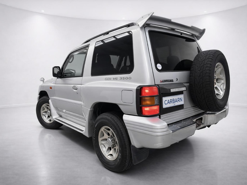 1998 Mitsubishi Pajero 4WD rear exterior