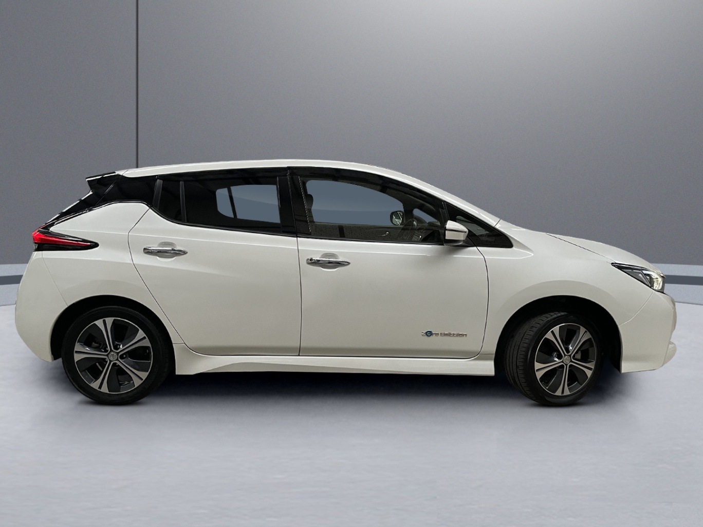 2018 Nissan Leaf X vehicle photo photo 7