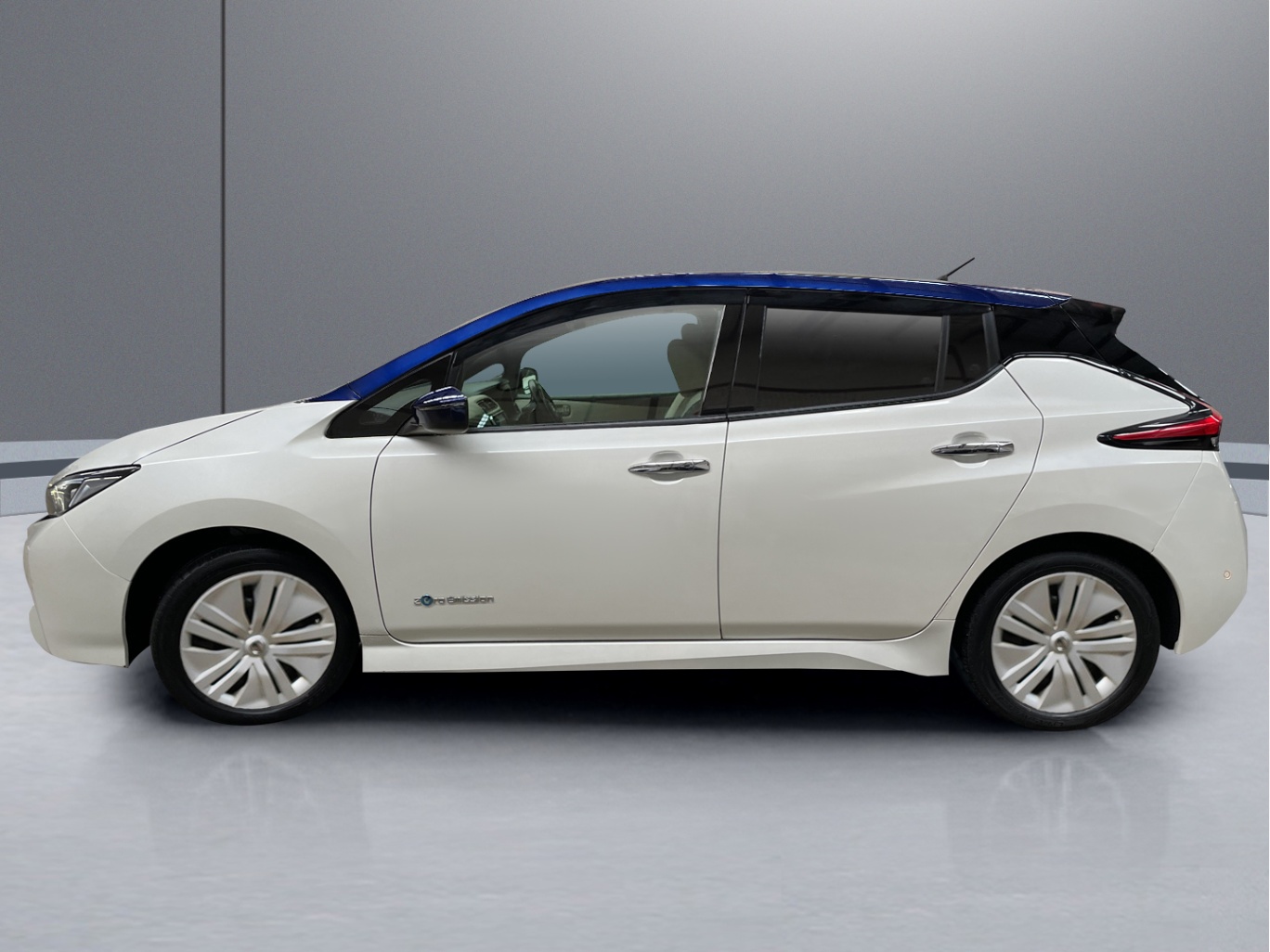 2018 Nissan Leaf Electric Hatchback ZE1, EM57 vehicle photo photo 3