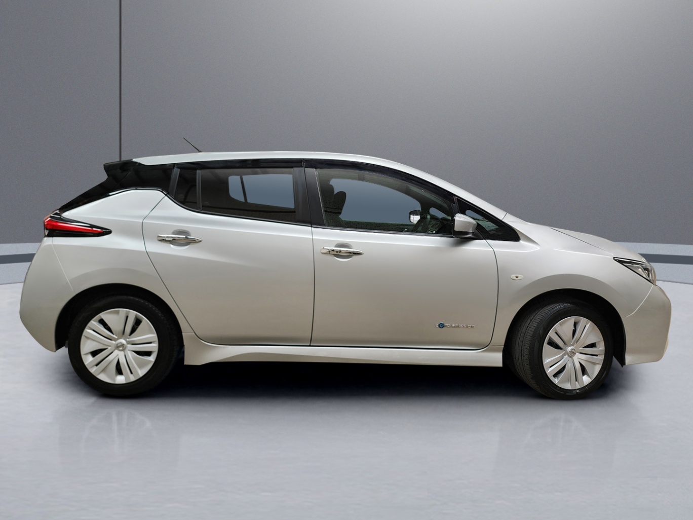 2018 Nissan Leaf S vehicle photo photo 7