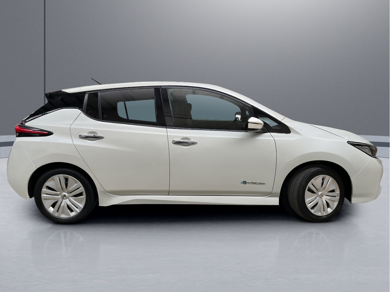 2018 Nissan Leaf Electric Hatchback ZE1, EM57 vehicle photo photo 7