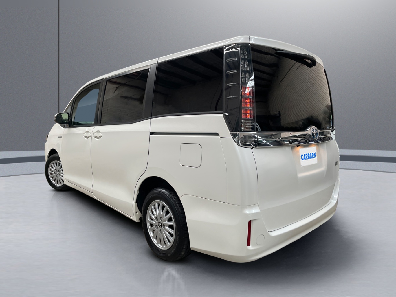 2014 Toyota Voxy Hybrid V vehicle photo photo 4