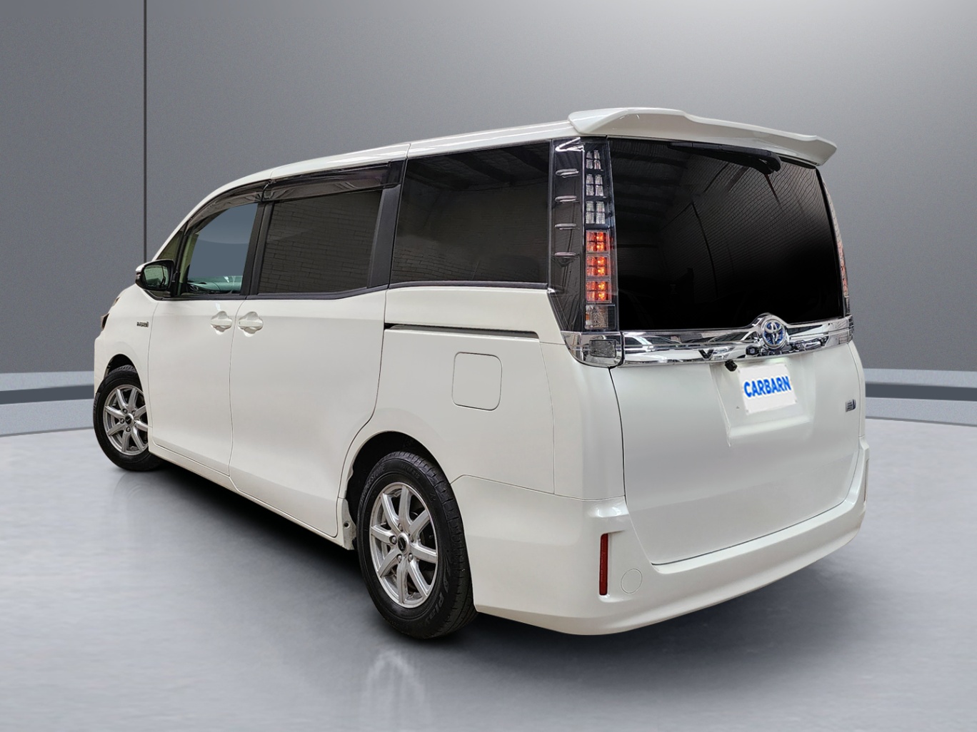 2014 Toyota Voxy Hybrid V vehicle photo photo 4