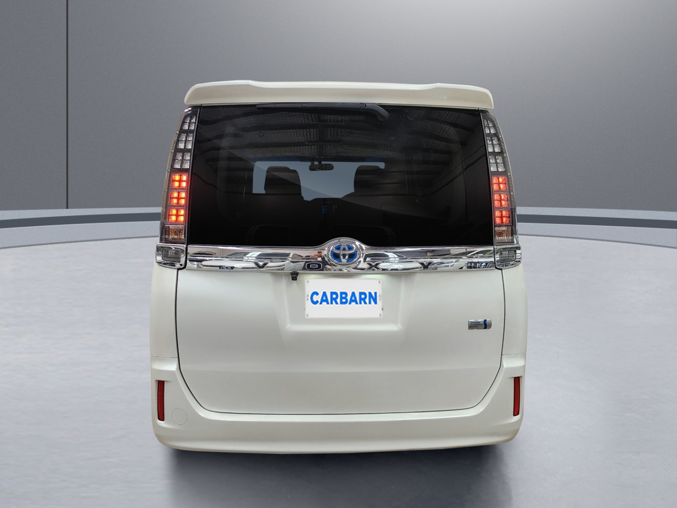 2014 Toyota Voxy Hybrid V vehicle photo photo 5