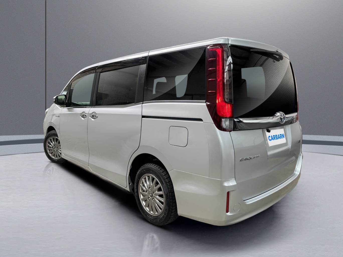 2014 Toyota Esquire Hybrid XI vehicle photo photo 4