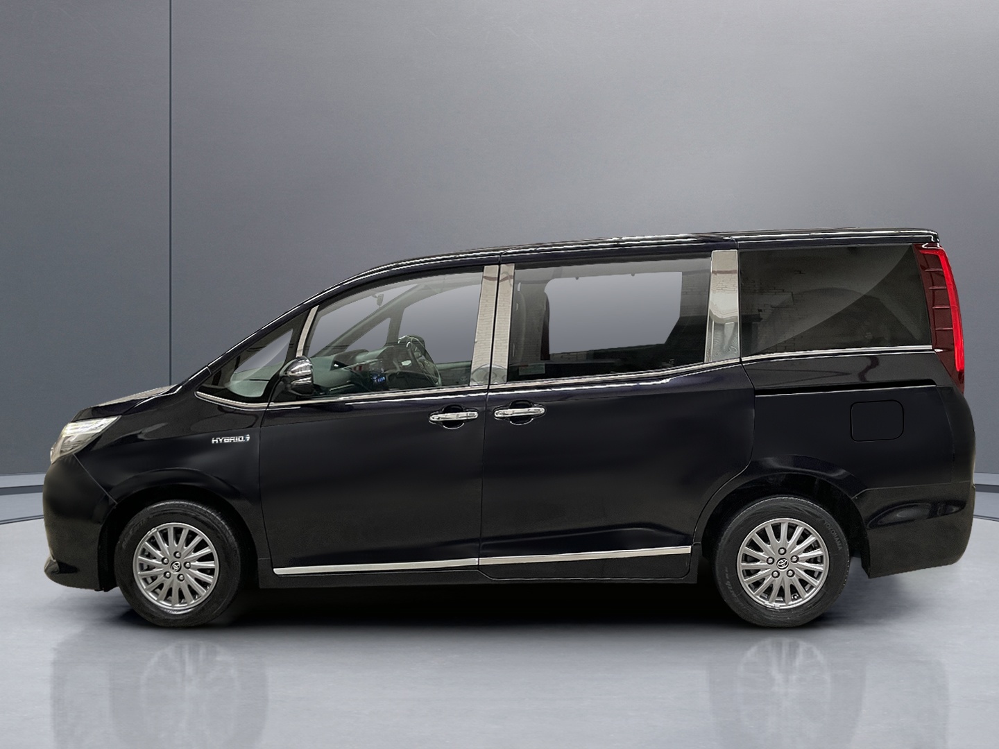 2015 Toyota Esquire Hybrid 1.8L Wagon 7-Seater, ZWR80G, 2ZR-FXE vehicle photo photo 3